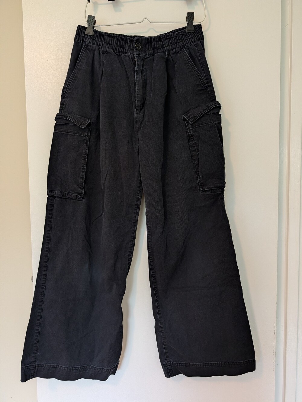 Old Navy Women’s Wide Leg Cargo Jeans – Size M
